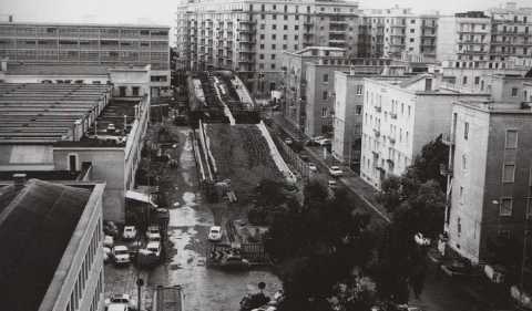 Nuovi ponti e quartieri, scontri politici, colera, ultras: in foto la Bari degli anni 70